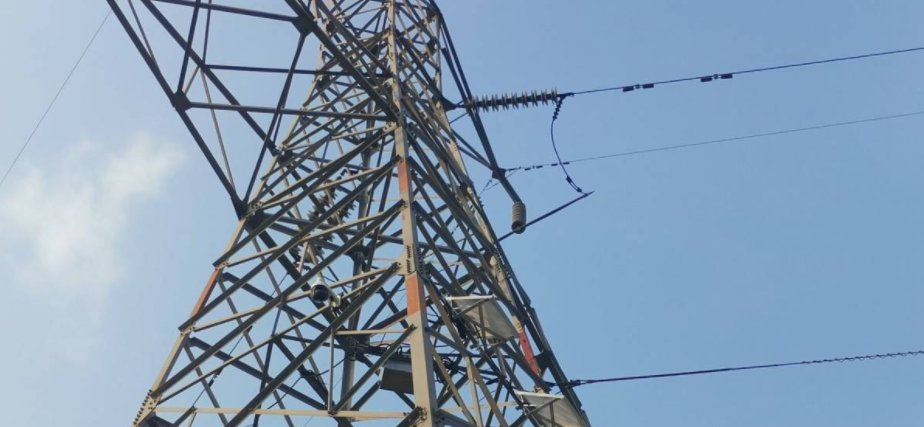 角鋼型電力鐵塔，電力鐵塔價(jià)格，電力鐵塔廠家